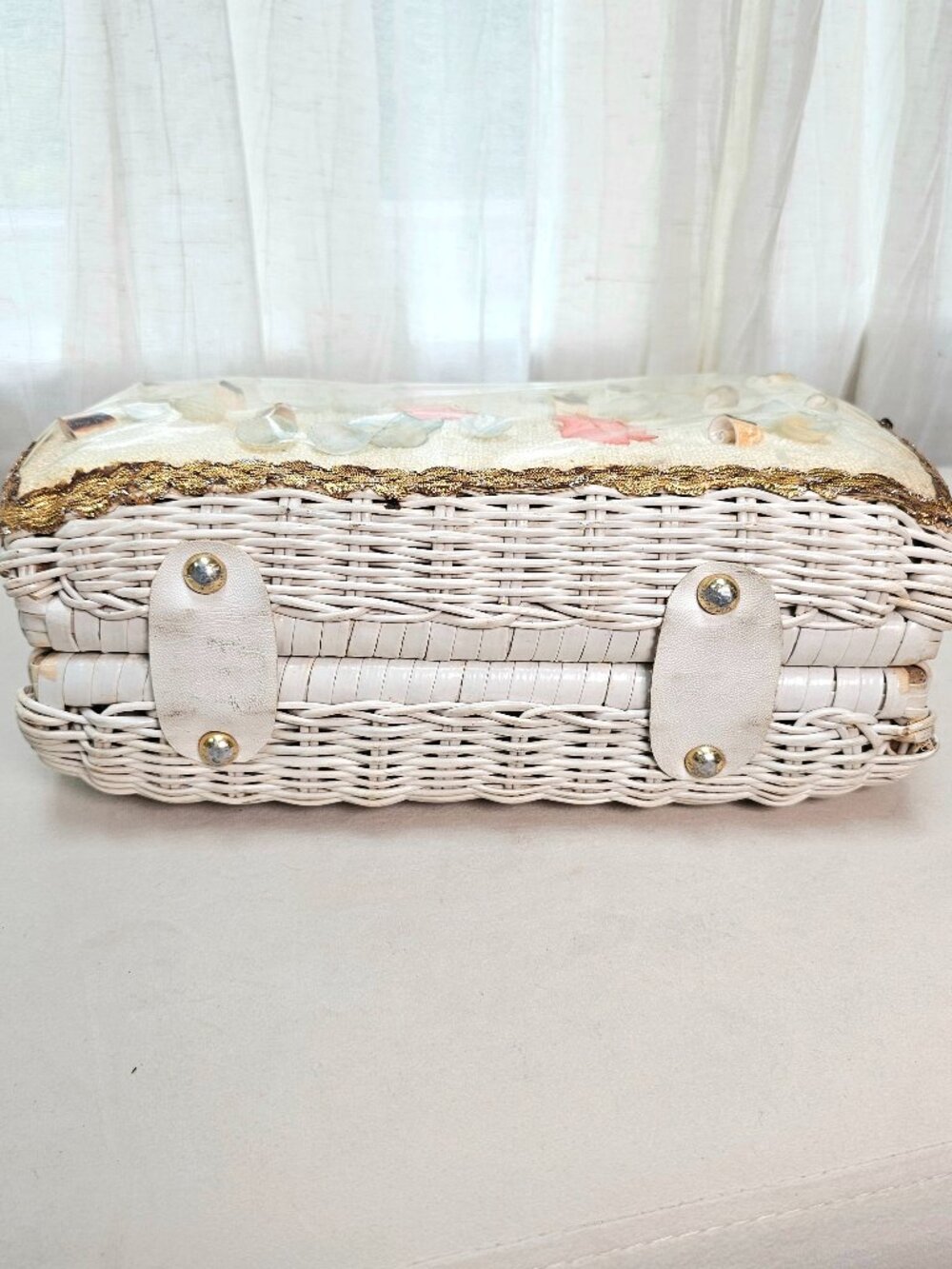 Vintage Atlas of Hollywood Wicker Seashell Bag White Lucite Handle 1950s 60s - Picture 9 of 16